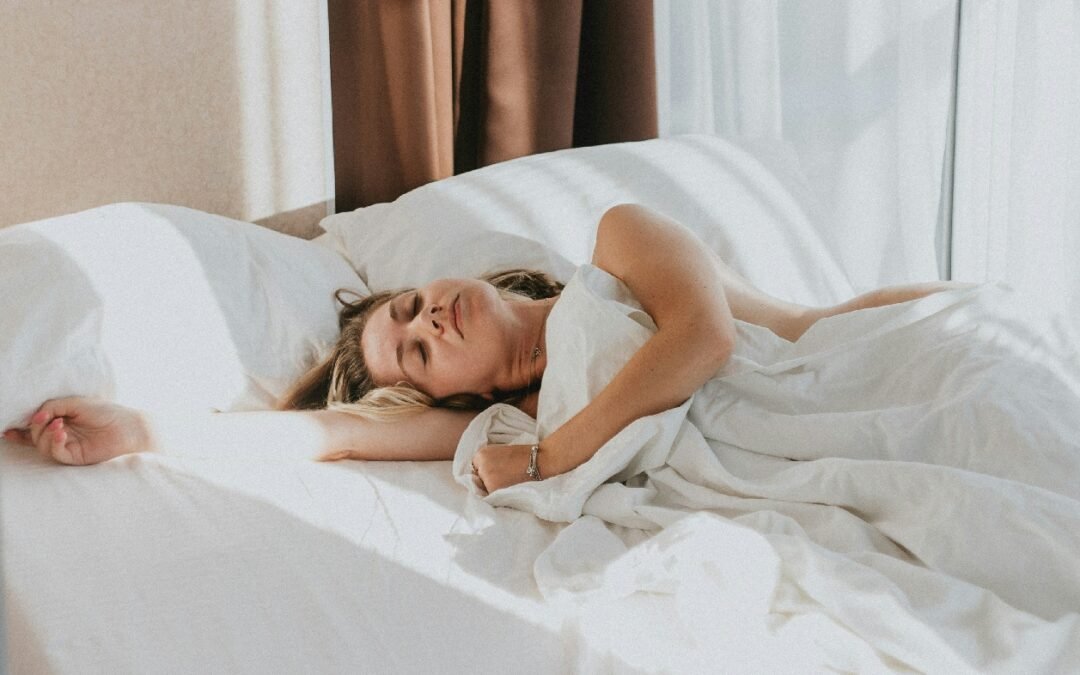 Dolor de hombro al dormir de lado: 7 soluciones efectivas para solucionarlo