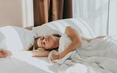 Dolor de hombro al dormir de lado: 7 soluciones efectivas para solucionarlo