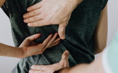 Rigidez lumbar al levantarse por la mañana: cuándo pedir ayuda