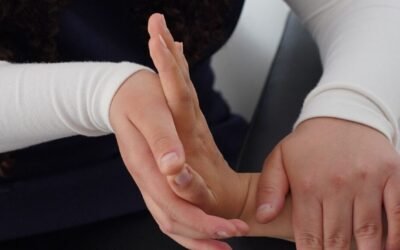 Dolor en la muñeca al apoyar la mano: señales que merece la pena observar